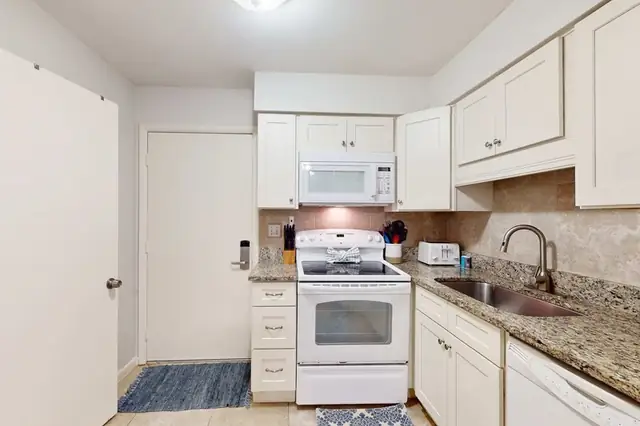Kitchen at Fiddler’s Cove 17C